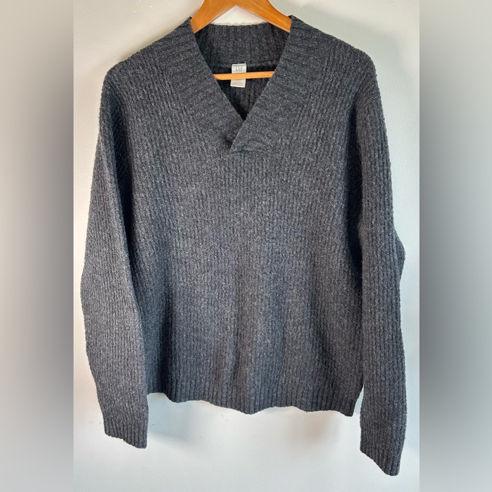 GAP Women’s Sweater Pullover Sz L Wool Blend Ribbed Knit Style V Neck Gray 2008